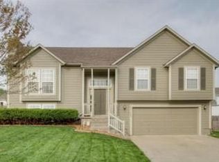 21825 S Lincoln Ter, Spring Hill, KS 66083