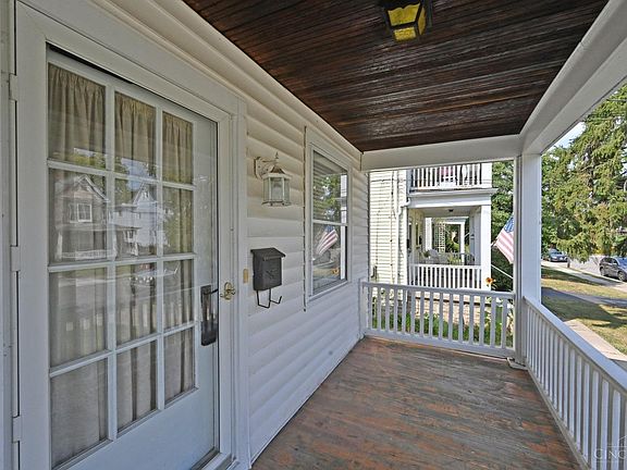 3rd image of 3835 Mount Vernon Ave