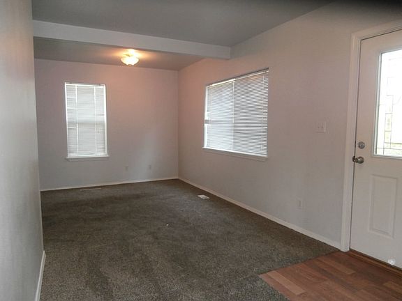 4th image of 907 S Hayes Ave