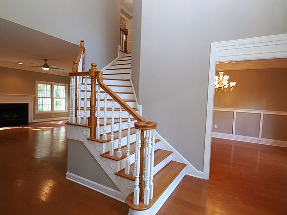 3rd image of 1054 Ridge Rd