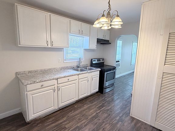 4th image of 608 Ravenswood Dr