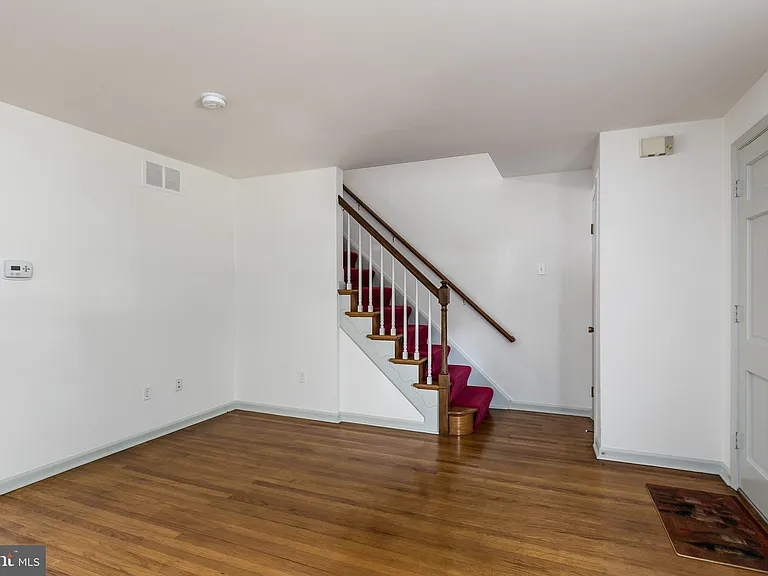 139 E 3rd St — Photo 5