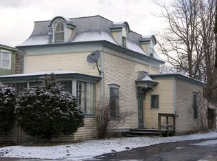 12 Pleasant St, Peru, NY 12972