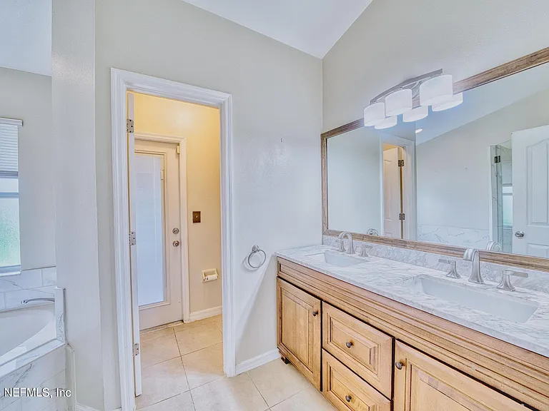 5628 Loma Vista Dr W — Photo 31
