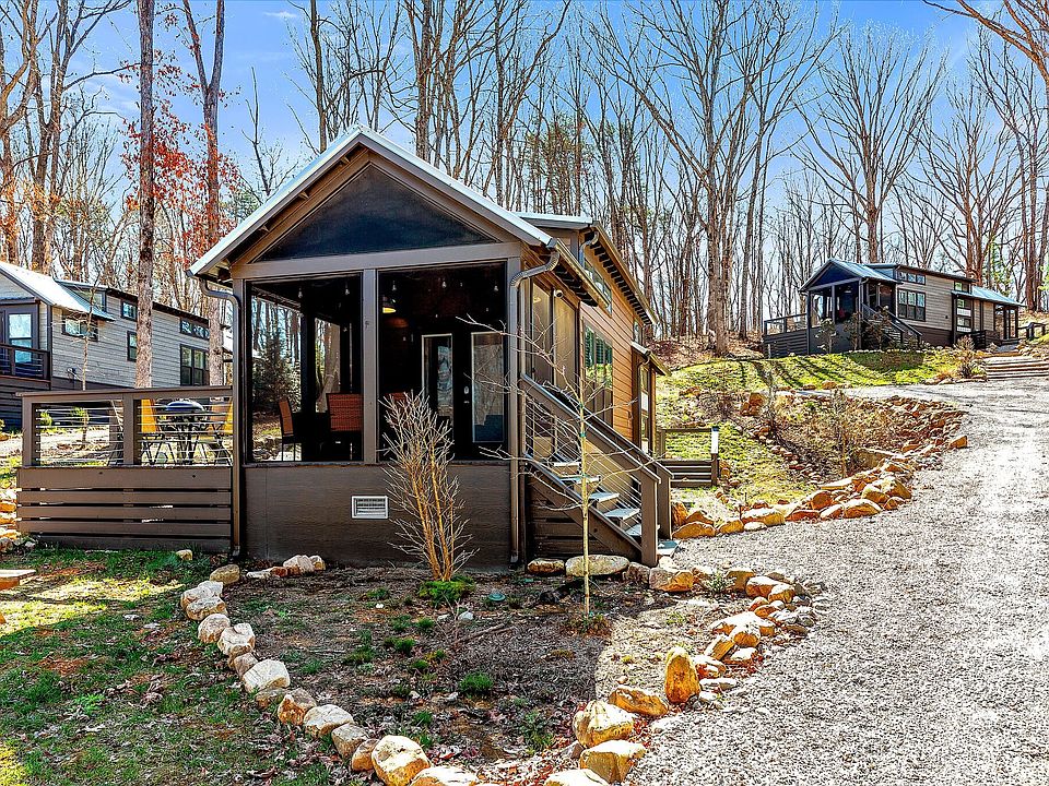 1st image of 42 Oakleaf Trl