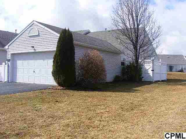 2nd image of 1010 Wooded Pond Dr