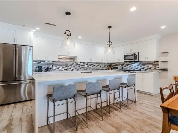 167 Poplar St Unit 1, Boston, MA 02131