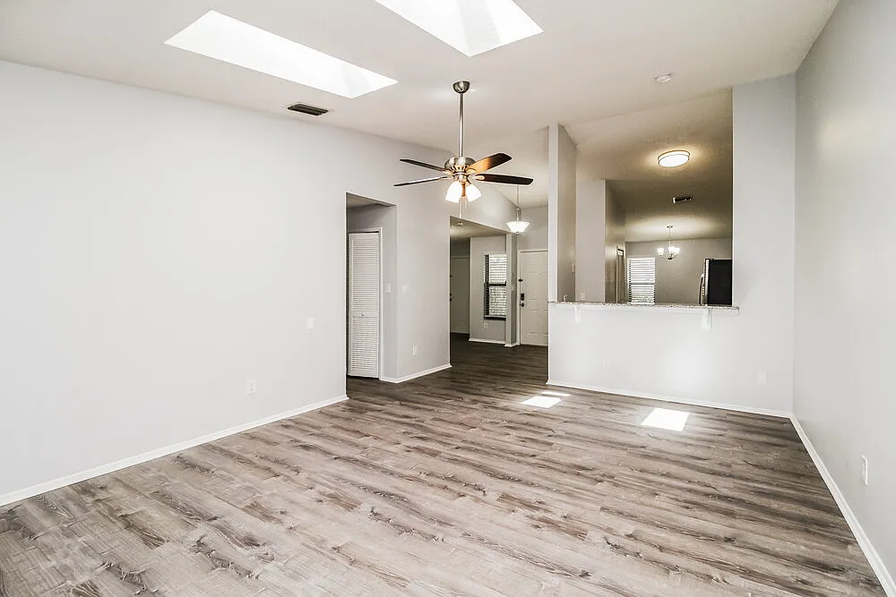 3 bed, 2.0 bath, 1357 sqft, $3,200 — Photo 4
