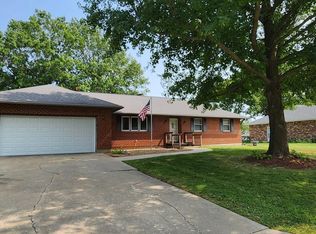 1012 S Whippoorwill Dr, Marshall, MO 65340