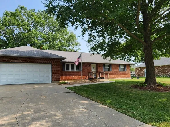 1012 S Whippoorwill Dr, Marshall, MO 65340