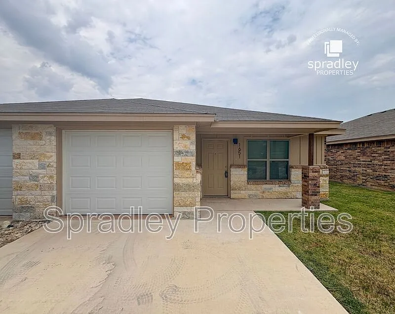 1651 Sabine Rd