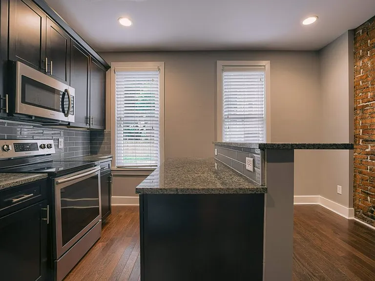 Summit St 788-790 MLR — Photo 6