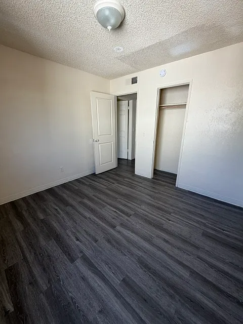 3 bed, 900 sqft, $1,800 — Photo 2