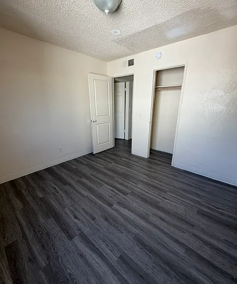 503 S Dearing Ave #202 — Photo 2