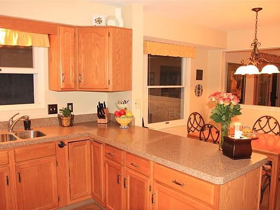 4th image of 7815 Stoneleigh Ln