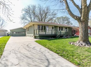 890 3rd St, Waukee, IA 50263