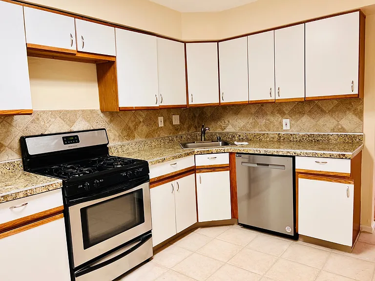 Coral Ct — Photo 9