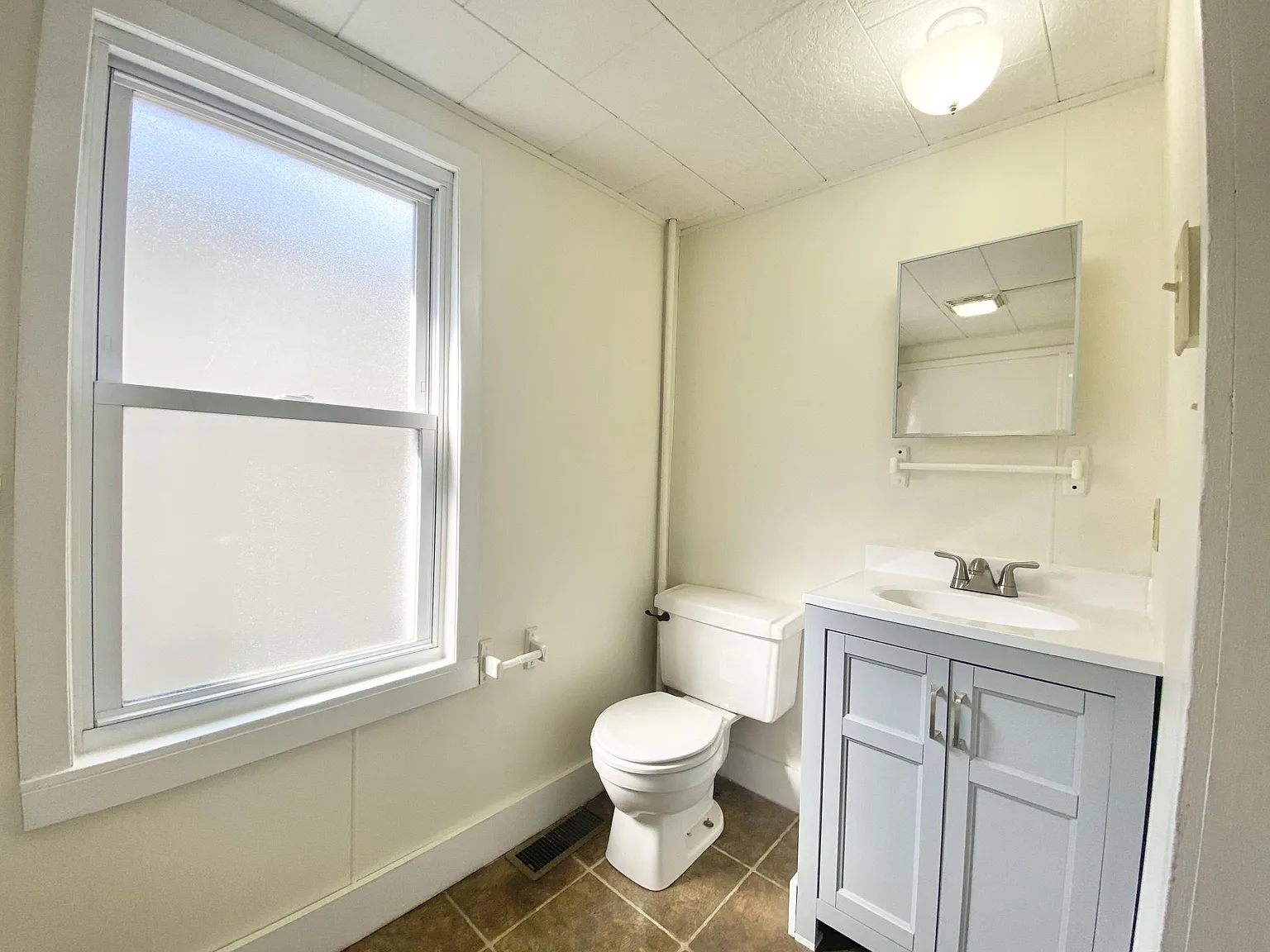 2 bed, 1.5 bath, 1164 sqft, $1,600 — Photo 4