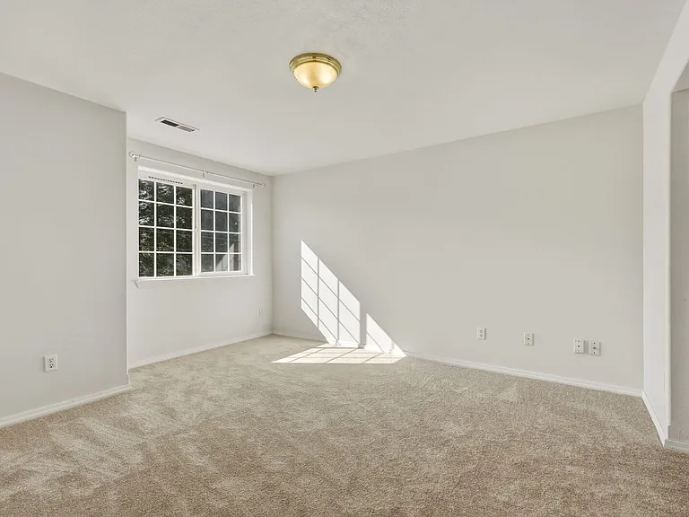 916 McCormick St NE — Photo 22