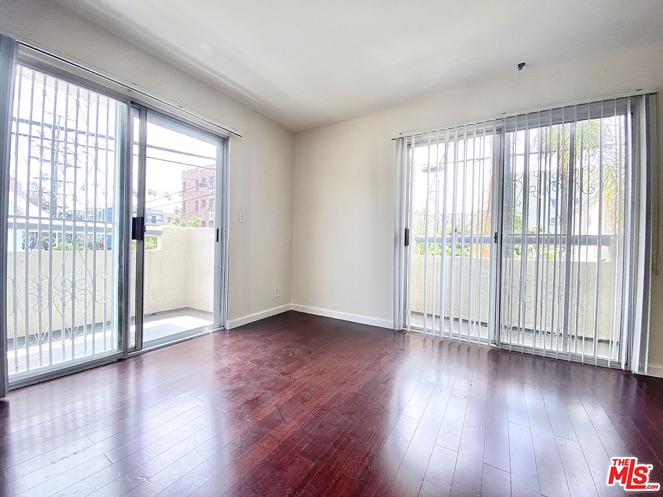 1st image of 862 S Ardmore Ave #211