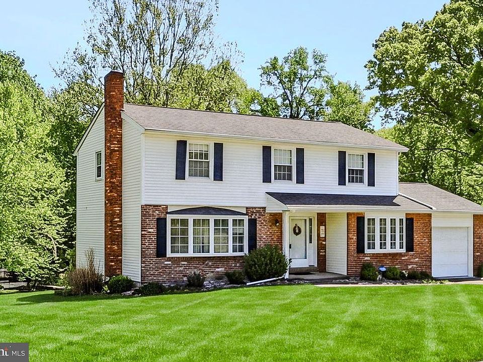 1st image of 13 Chapel Hill Dr
