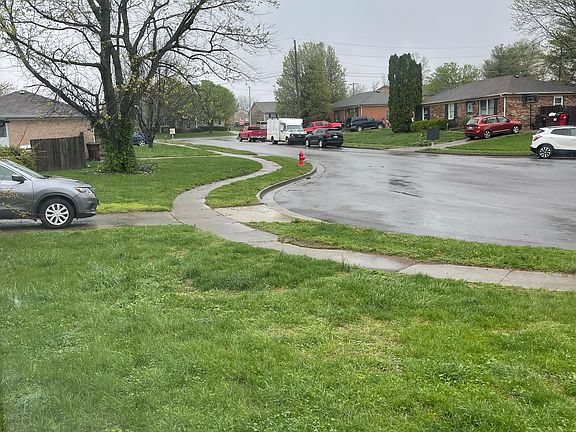 2nd image of 112 Charlotte Cir