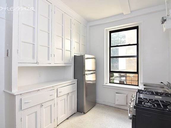 3rd image of 555 Edgecombe Ave APT 4C