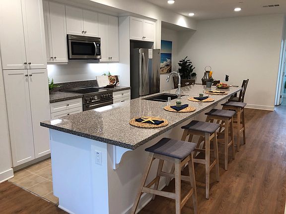 3rd image of 1109 Plumeria Way