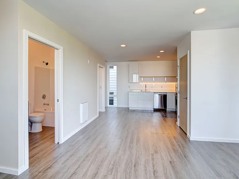 1410 S King St #8 — Photo 6