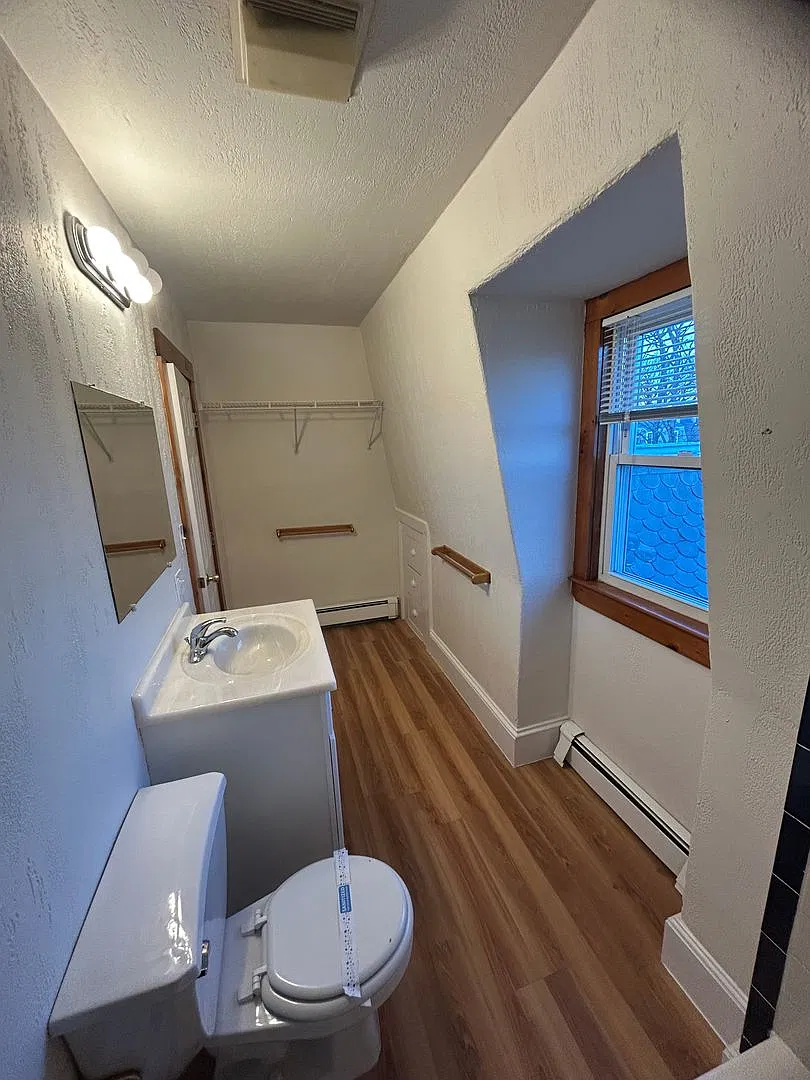 37 Railroad Ave. — Photo 4