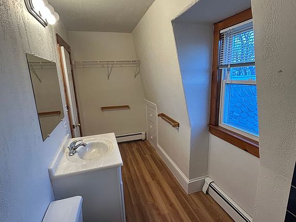 4th image of 37 Railroad Ave #8