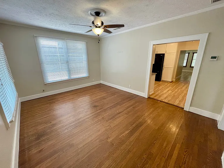 3820 W 5th St — Photo 2