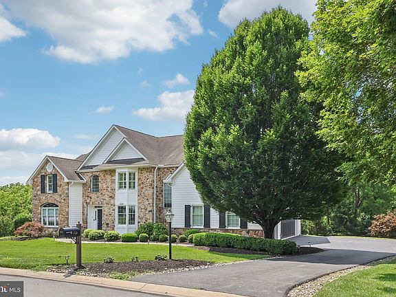 4th image of 1729 Towne Dr
