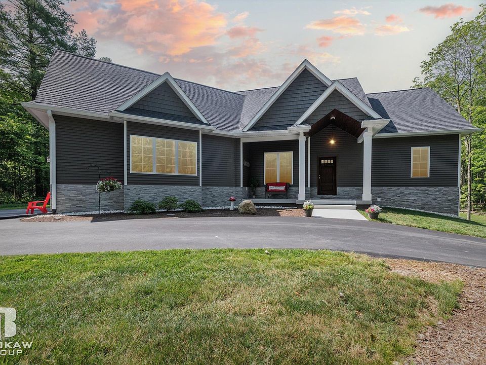 1st image of 2933 Secluded Pines Dr