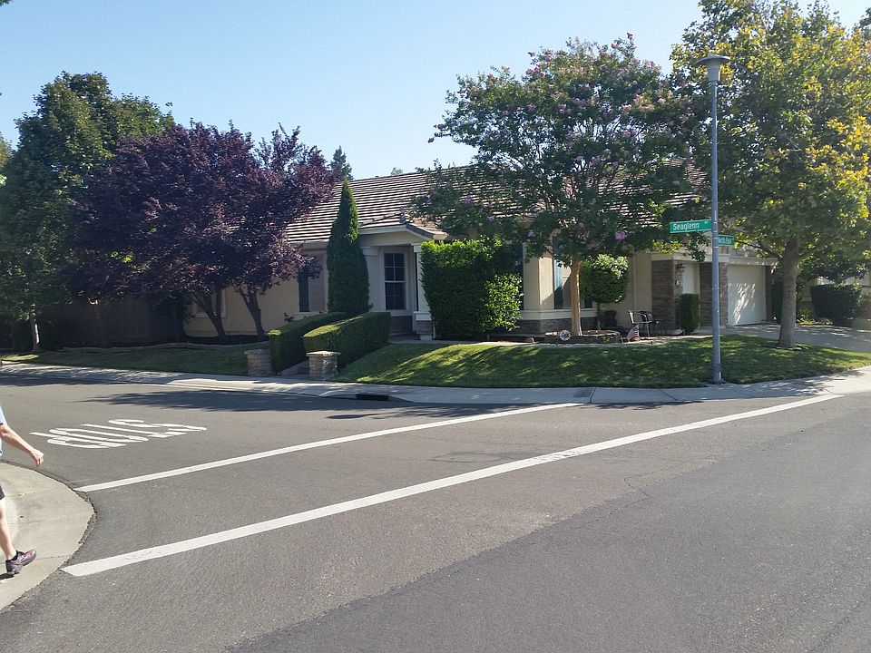 1st image of 2533 N Park Dr