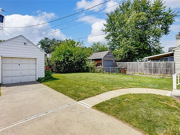 4th image of 444 Cushing Ave