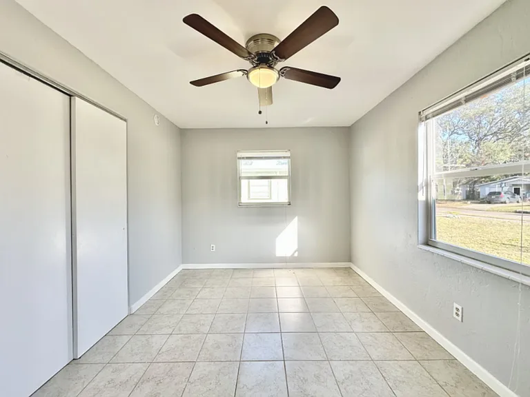 5566 Kelly Dr N — Photo 13