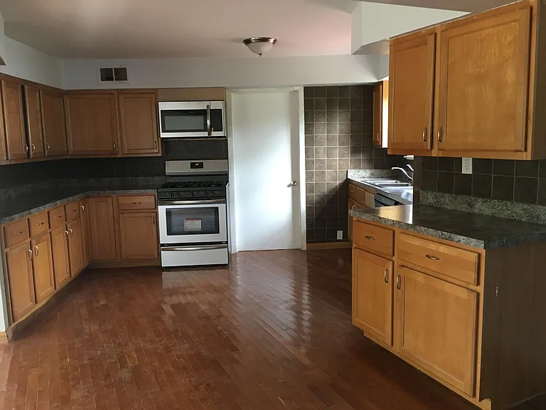 4 Linden Ave — Photo 14