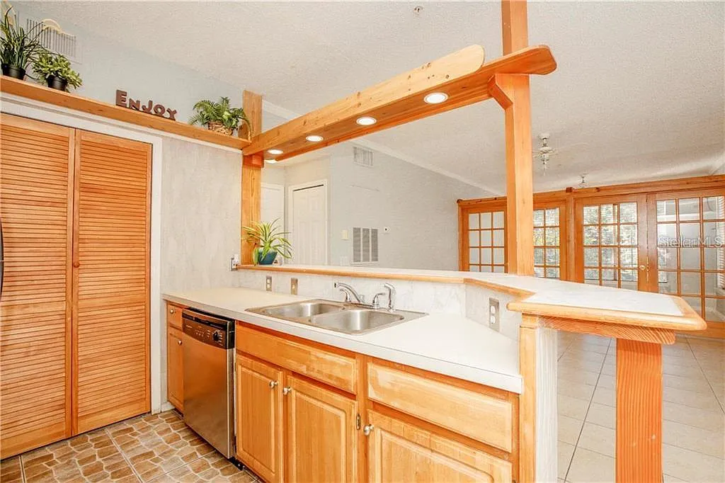 2 bed, 2.0 bath, 1007 sqft, $1,800 — Photo 4