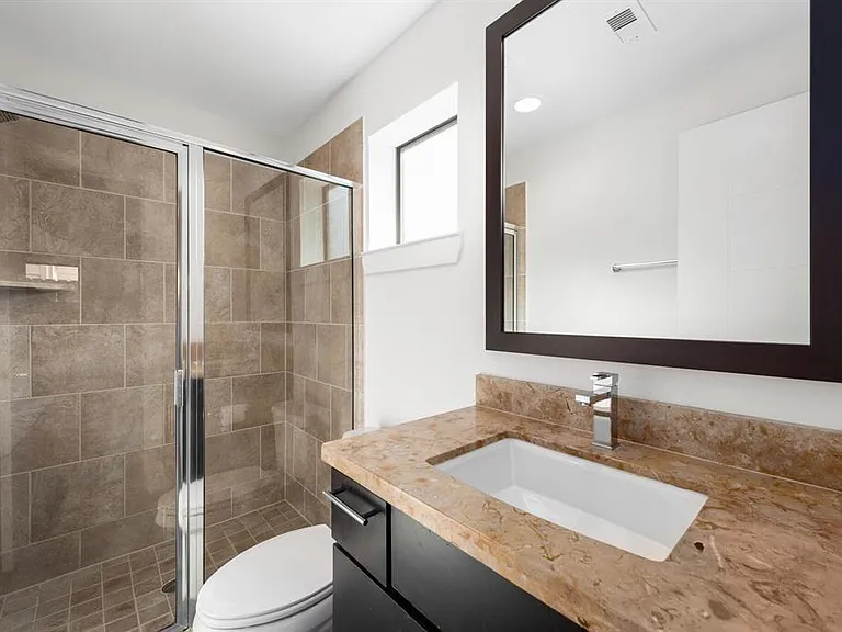 6127 Clyde St #B — Photo 9