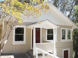 6922 Pinehaven Rd, Oakland, CA 94611