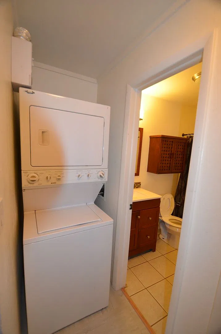 Blue River Condo! Bus route and additional storage! Year lease! Unfurnished — Photo 4