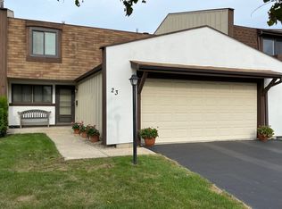 23 Cherrywood Ct, Indian Head Park, IL 60525