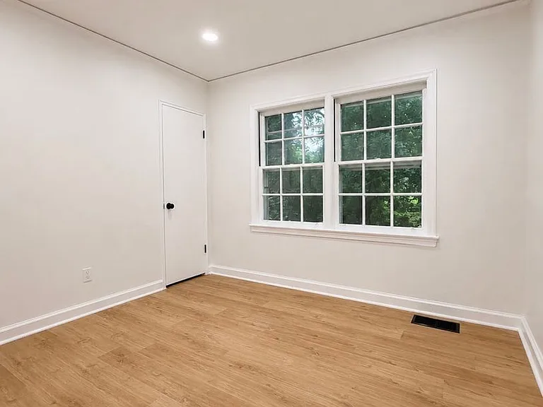 3556 N Wareingwood Dr — Photo 12