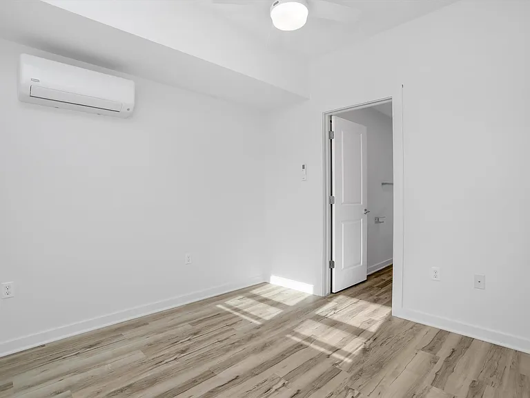 799 E Grand Blvd #8 — Photo 6