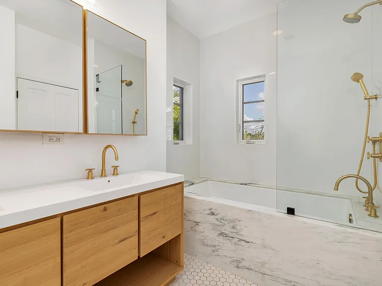 375 Plymouth Rd — Photo 17