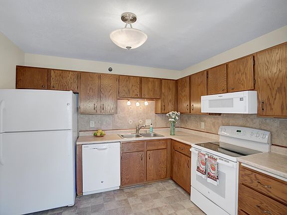 3rd image of 26 10th St W Unit 502