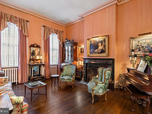 3rd image of 1017 Clinton St