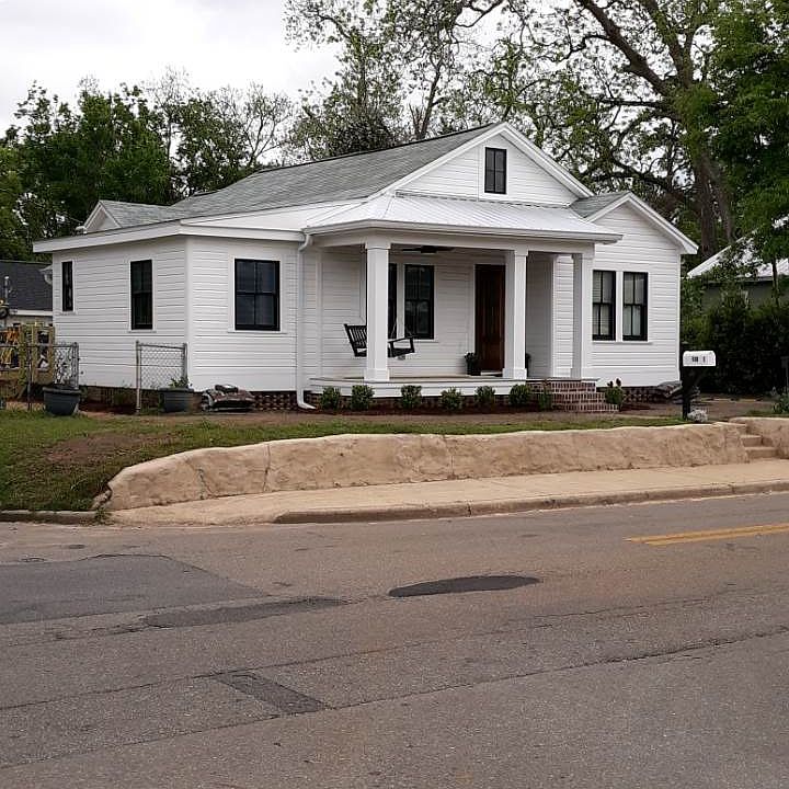 1st image of 438 W 7th Ave