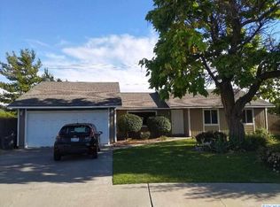 9007 W Deschutes Dr, Kennewick, WA 99336